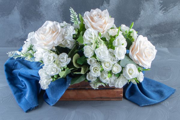 Coussin, raquette, devant de tombe : à quoi correspond chaque forme florale