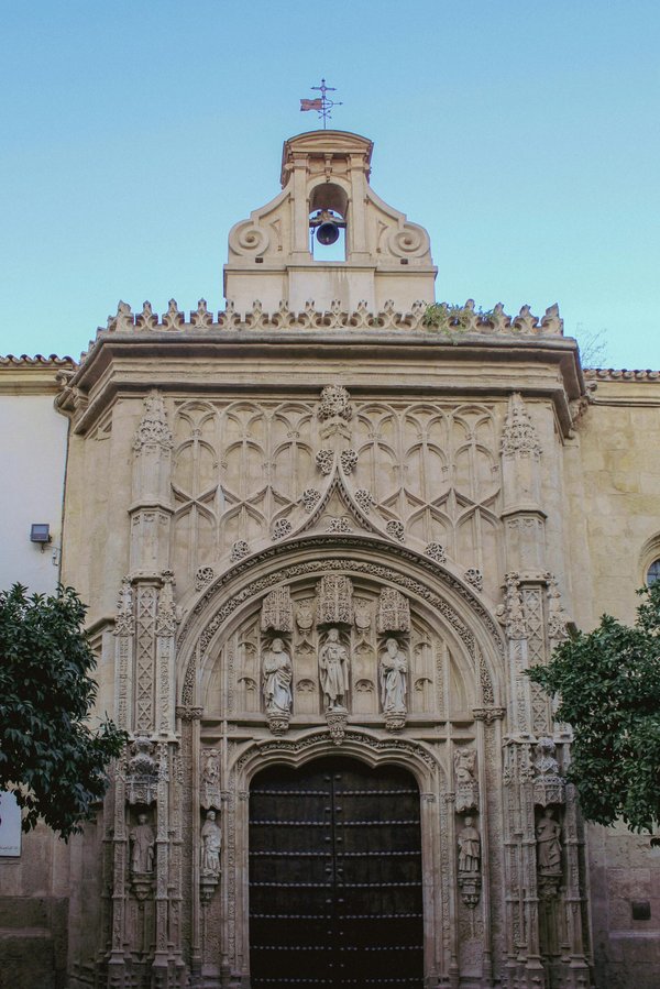 Choisir la porte cochère idéale pour votre entrée élégante